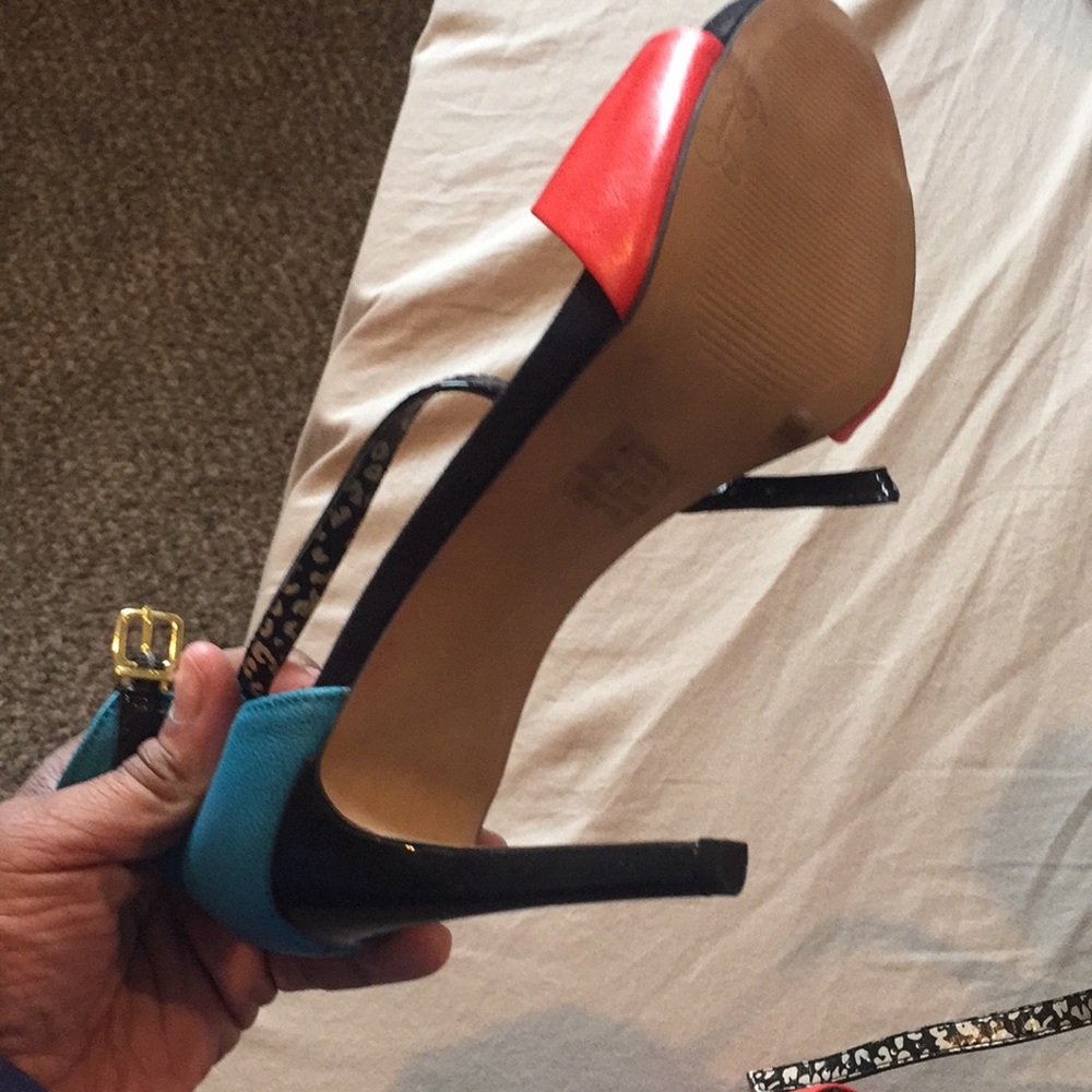 Color block heels - Picture 3 of 3